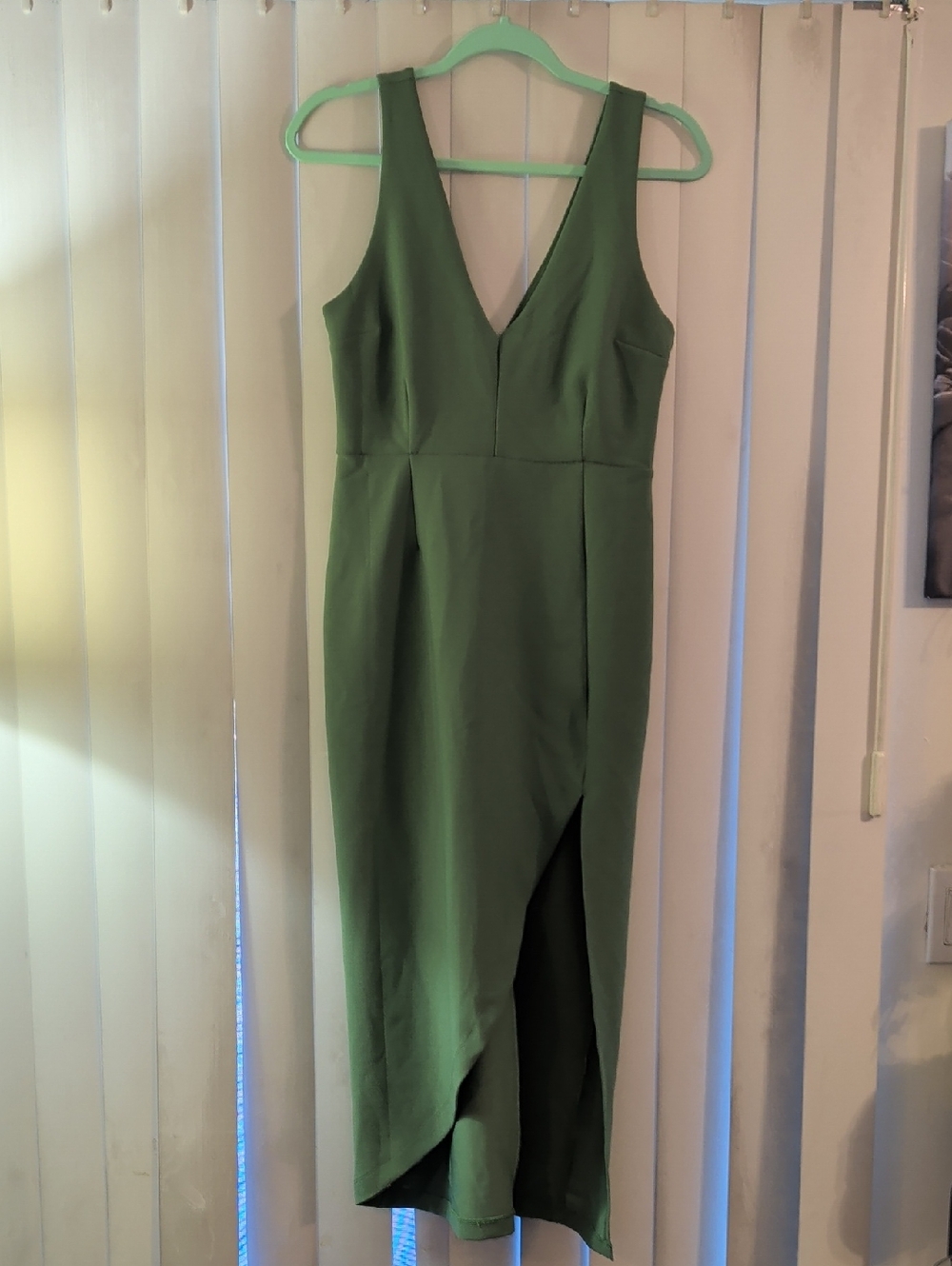 Ambercrombie & Fitch Sleeveless Olive Green V-Neck Midi Dress, Medium